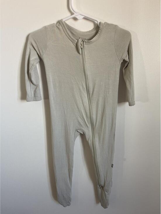 Kyte BABY Other - Kyte Baby Light Gray Footed PJs 6-12M